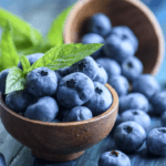 Blueberries are delicious, but did you know they are great for your skin! 你们知道么，蓝莓对皮肤有莫大的好处！💜